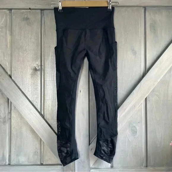 Lululemon Seek the Heat Crop Black Inky Floral Mesh Size 4 - Picture 7 of 10